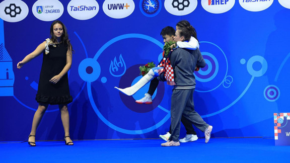 Milli kadın güreşçimiz Evin Demirhan Yavuz sakatlığına rağmen dünya üçüncüsü oldu