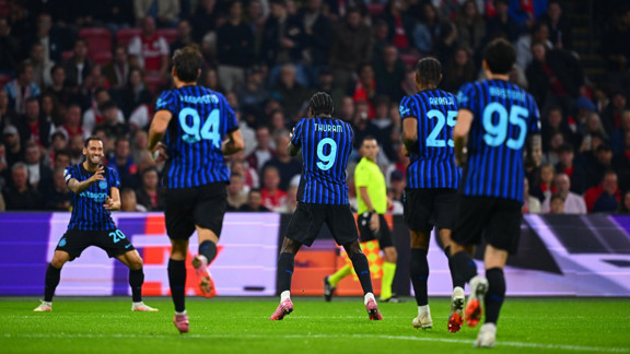 Inter'e Ajax karşısında Hakan Çalhanoğlu hayat verdi!