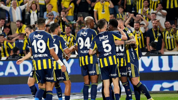 Fenerbahçe'de şok karar: Yıldız futbolcunun bileti kesildi