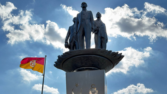 Galatasaray'dan Rams Park'a Gazi Mustafa Kemal Atatürk, Tevfik Fikret ve Ali Sami Yen Anıtı