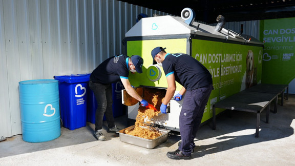Balıkesir Büyükşehir, can dostların mamasını kendi üretiyor