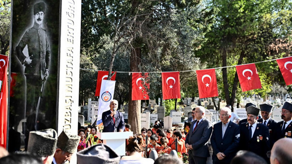 Topçu Yüzbaşı Mustafa Ertuğrul Aker, Muratpaşa'daki anıt mezarında anıldı