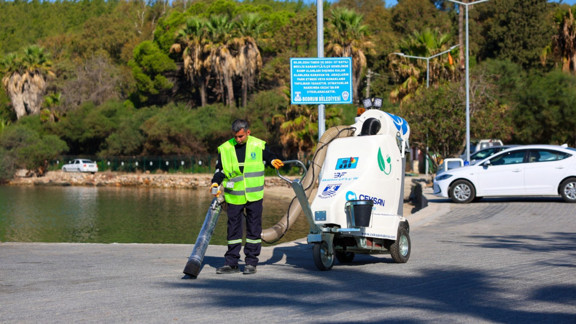 Yeni nesil elektrikli yol süpürme araçları Bodrum sokaklarında