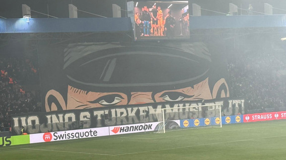 Viktoria Plzen'de skandal pankart: ''Türklerle savaş olmalı''