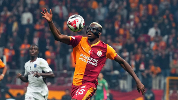 Dünya devi Galatasaray'ın yıldızı Osimhen'i istiyor!