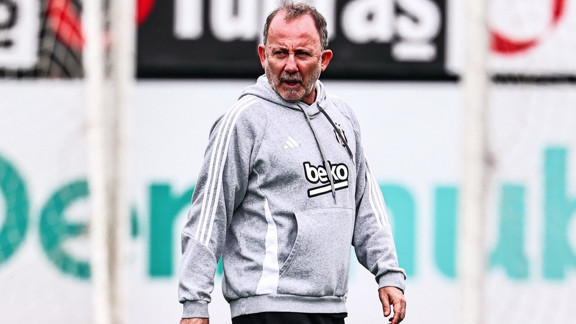 Beşiktaş'ta Sergen Yalçın korkuttu... Apar topar hastaneye kaldırılarak anjiyo oldu