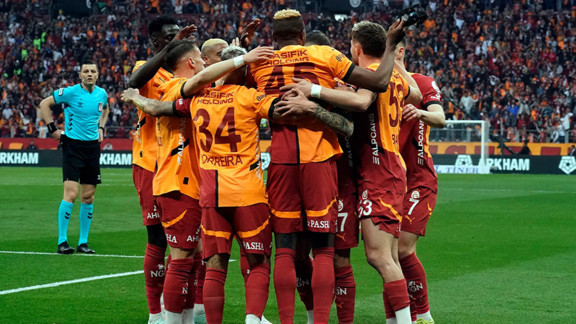 Dünya devi Galatasaray'ın yıldızı için geliyor! 100 milyon euroyu gözden çıkardılar