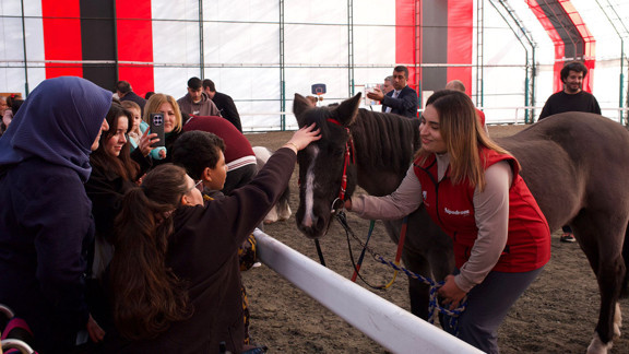 3 Aralık Dünya Engelliler Günü’nde özel çocuklar Hipodrom.com Atla Terapi Merkezi’nde buluştu