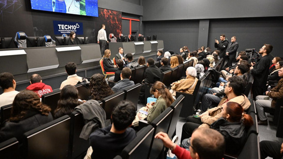 Gençlerin Başkanı Balıkesir Büyükşehir Belediye Başkanı Akın’dan Gençlerle Muhteşem Buluşma