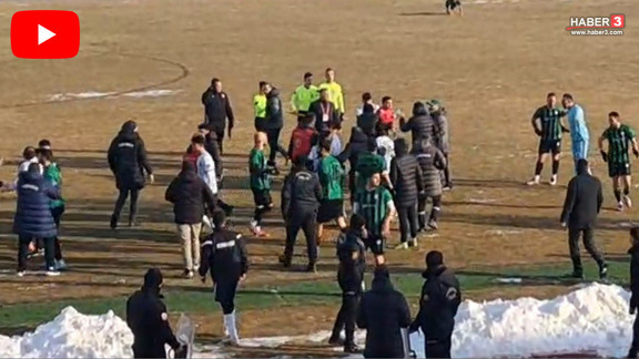 Maç sonu saha karıştı: Futbol bitti, meydan savaşı başladı!