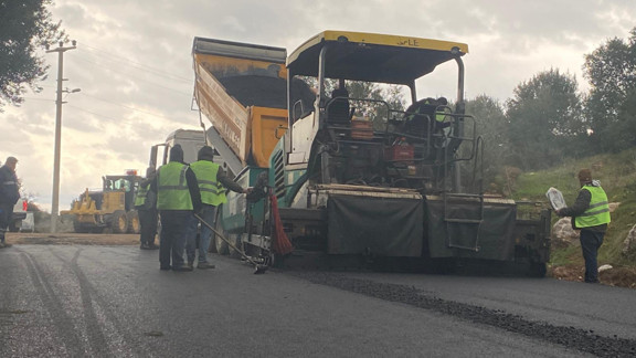 Muğla Büyükşehir, Datça'da 53 bin metrelik yol ağını yeniliyor