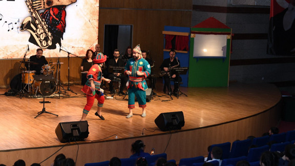 Ankara Büyükşehir Belediyesi Karagöz ve Hacivat'ı çocuklarla buluşturdu