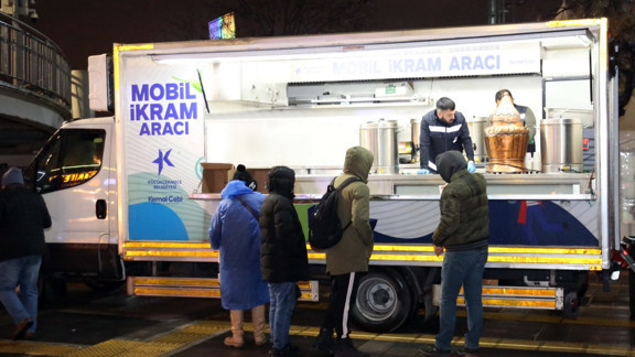 Soğuk havalarda sıcak dayanışma Küçükçekmece'de