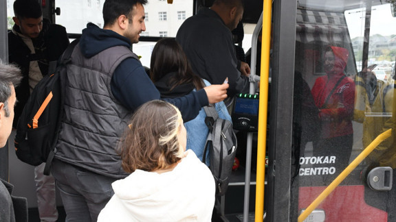 Balıkesir Büyükşehir Belediye Başkanı Akın üniversite öğrencileri için ulaşım standartlarını artırdı