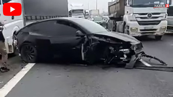 İstanbul'da otonom kullanımdaki Tesla karşı şeride dalıp kaza yaptı, hava yastığı bile açlılmadı!
