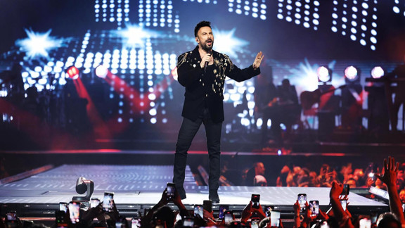 Megastar Tarkan sürprizlerle dolu konser serisiyle İstanbul'u salladı