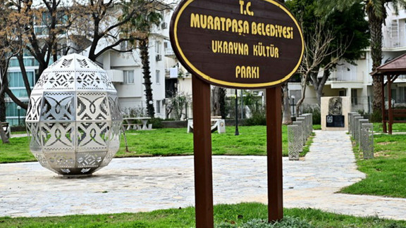 Muratpaşa Ukrayna Kültür Parkı, Kievli öğrencilerin tasarımlarıyla yenilendi