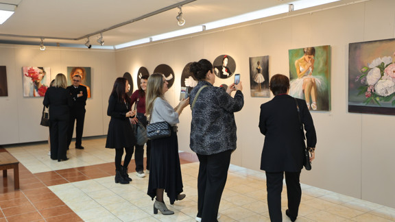 Küçükçekmece'de ''Sanatın Sesi'' sergisi kapılarını açtı