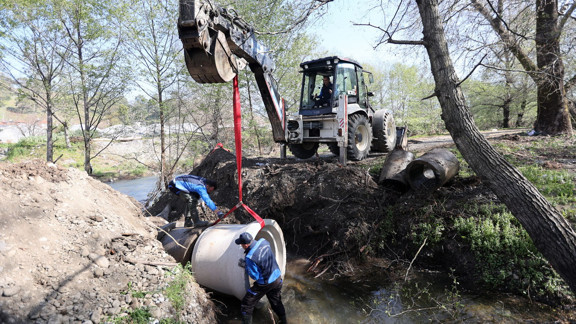 Muğla Büyükşehir Köyceğiz’de Selden Etkilenen Üreticilerin Yanında