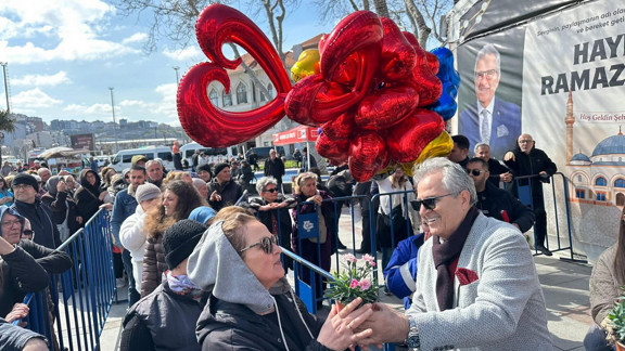 Bandırma'da 8 Mart yürüyüşü: Başkan Mirza emekçi kadınlarla buluştu