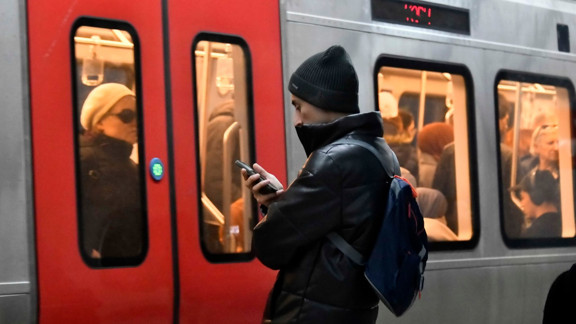 Ankara'da Kızılay Metro İstasyonu'nda telefon kesilmiyor, otobüste ücretsiz Wi-Fi var