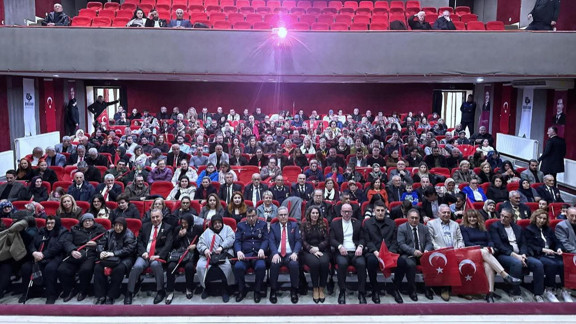 Bandırma'da duygu dolu gece: Vatan uğruna yazılan hikayeler Şahit Olanlar belgeselinde anlatıldı