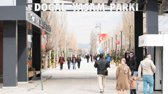 Başkentliler bayramın tadını Büyükşehir'in parklarında çıkardı