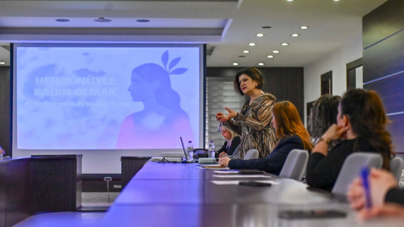 Muratpaşa Belediyesi'nden kadın personellere hak eğitimi