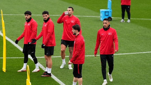 Kosova-Türkiye maçı öncesi milli takıma çirkin saldırı!