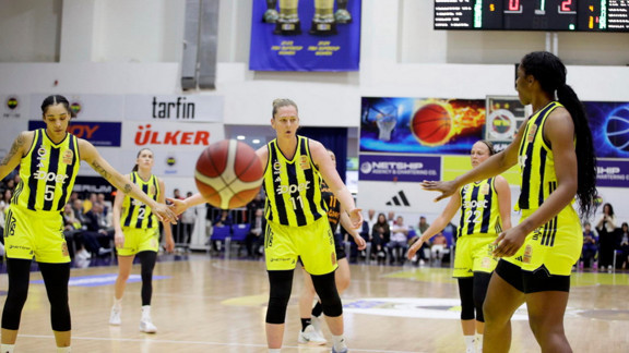 Kadınlar basketbolunun derbisinde zafer Galatasaray'ı deviren Fenerbahçe'nin!