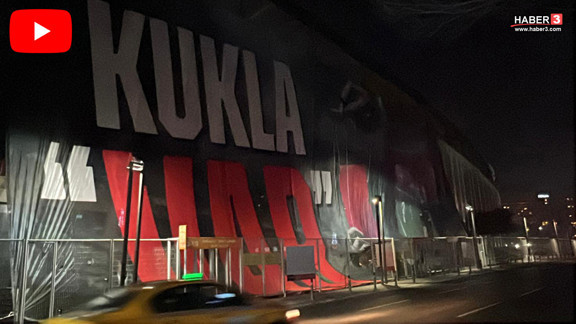 Fenerbahçe derbisinin ardından Beşiktaş'ın stadına dev pankart