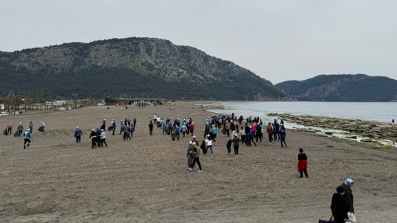 Muğla’da temizlik seferberliğinin yeni durağı kayacık sahili oldu