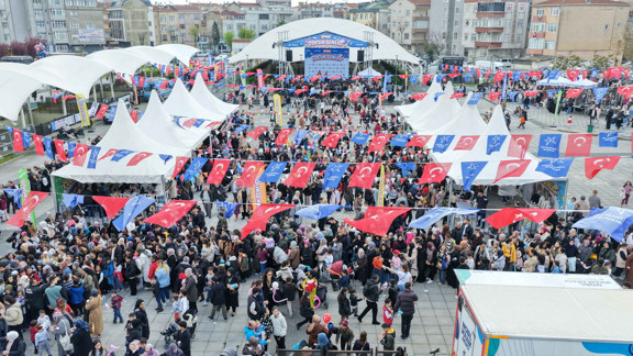 Küükçekmece'de 23 Nisan gün boyu süren etkinliklerle kutlandı