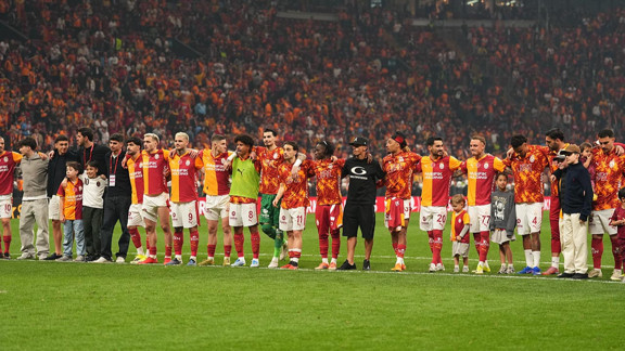 Galatasaray'da büyük operasyon: İşte topun ağzında olan isimler