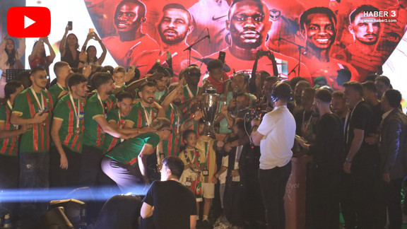Diyarbakır’da tarihi gece: Süper Lig'e yükselen Amedspor kupasını on binlerin önünde aldı!