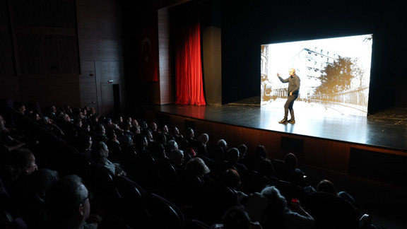 Sunay Akın'la Cumhuriyet Yolculuğu Küçükçekmece SKSM Sahnesi'nde