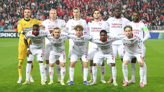 Samsunspor'da peş peşe ayrılıklar