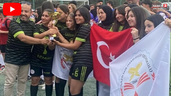 ''Futbolu erkekler oynar'' diyenlere inat beton zeminde çalışıp namağlup şampiyon oldular!