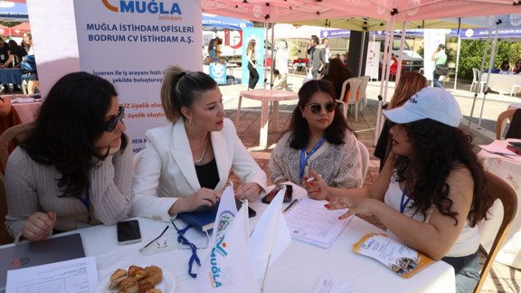 Muğla İstihdam Ofisleri Kariyer Şenliği’nde Öğrencilerle Buluştu