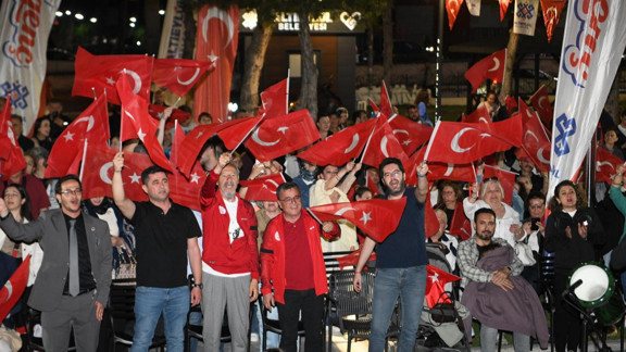 Altıeylül'de gençlik şöleni; 75. Yıl Parkı’nda renkli görüntüler yaşandı