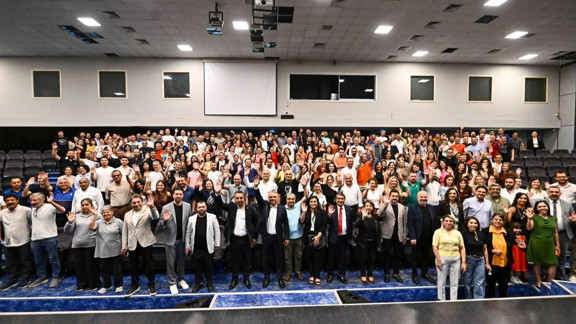 Antalya Muratpaşa Belediye Başkanı Ümit Uysal: Kamu hizmetinden ödün vermiyoruz