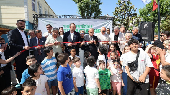 Küçükçekmece'de Ahmet Taner Kışlalı Parkı yenilenen yüzüyle hizmete açıldı
