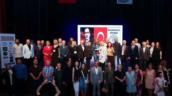 Küçükçekmece'de 2. Yüzyıl Cumhuriyet Ödülleri sahiplerini buldu