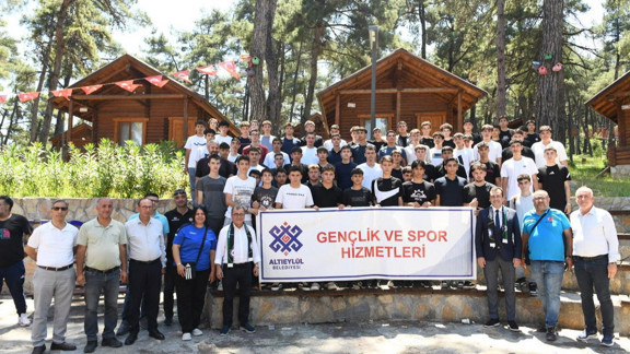 Altıeylül Belediye Başkanı Hakan Şehirli, gençlerle buluştu; gençler sordu o yanıtladı