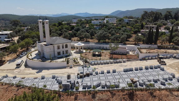 Bodrum'da Çamlık Cami Önü Meydanı Düzenleniyor