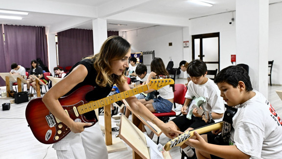 Muratpaşa Değirmenönü’nde gitarın dört hali