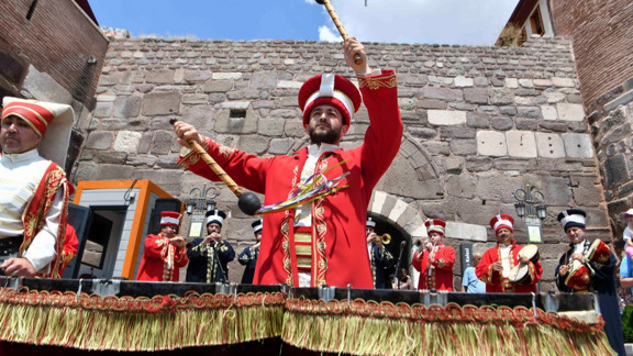 Mehteran coşkusu yaz boyunca Ankara Kalesi ve Ulus’ta