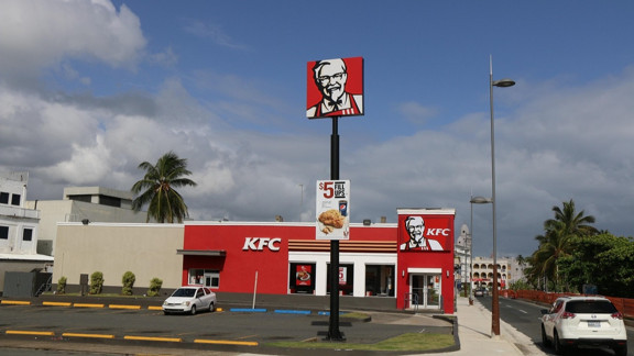 Fast food devi yüzlerce şubesinin kapısına kilit vurdu