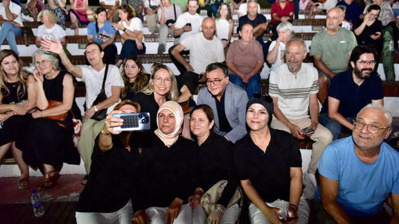 Altıeylül’de yaz akşamları sanatla renklendi