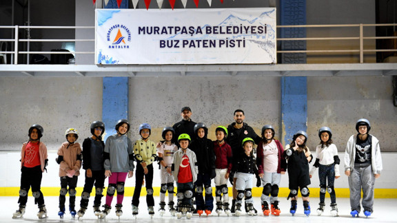 Antalya’nın yaz aylarında serinleten adresi: Dağyakası Buz Pisti